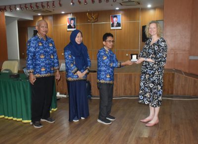 Kuliah Umum “Understanding Student Choices in STEM: Identities and Aspirations” Sukses Digelar di FMIPA Unimed